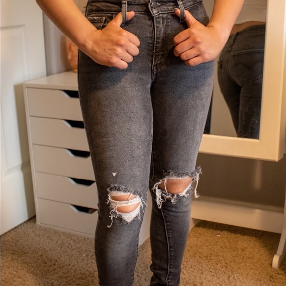 Black Levi ripped skinny jeans - Picture 3 of 5